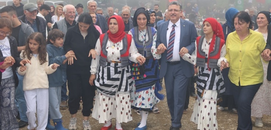 Başkan Genç Yaylada da Mesai Yapıyor