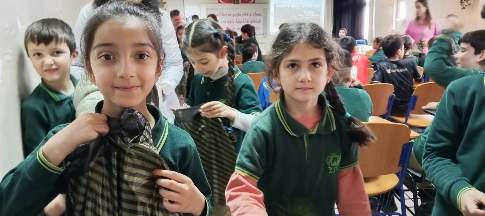 Çocuklar Toprakla Buluştu