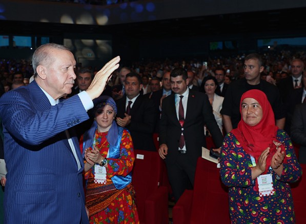Cumhurbaşkanı Erdoğan: Kadın ve genç çiftçi kredisi limitini 3 milyon liradan 5 milyon liraya çıkarıyoruz.