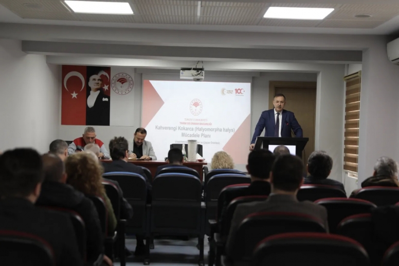 Trabzon’da tarımsal üretimi tehdit eden kahverengi kokarcaya karşı başlatılan bu kapsamlı mücadele planı, hem üreticilerin hem de kamu kurumlarının ortak hareket etmesiyle daha güçlü bir şekilde hayata geçirilecek.