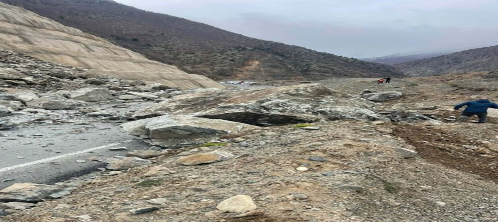 Yol Ulaşıma Kapandı!