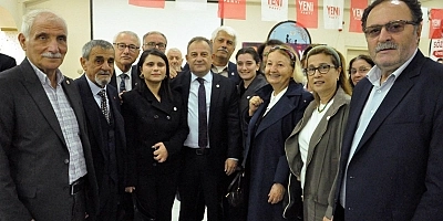 Yeni Parti'de Taşlar Yerine Oturuyor: Mustafa Bak, Fark Attı