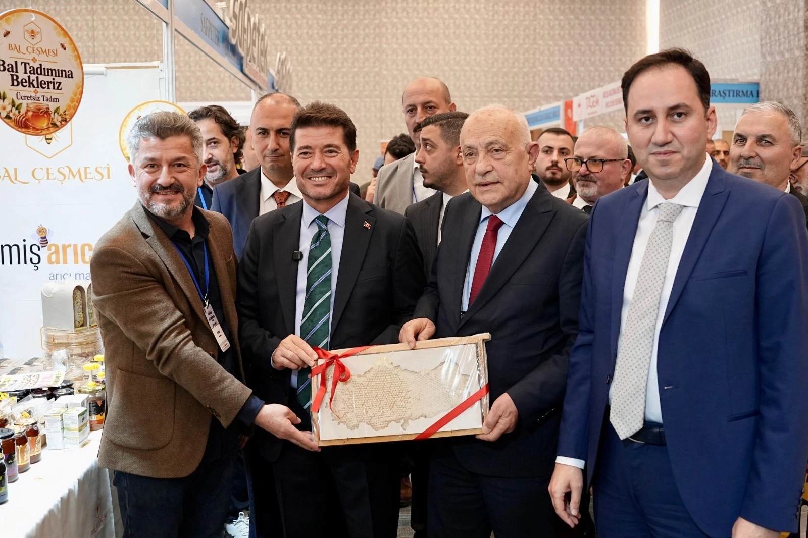 Trabzon'da Arıcılık Fuarı Açıldı: Başkan Kaya'dan Önemli Mesaj